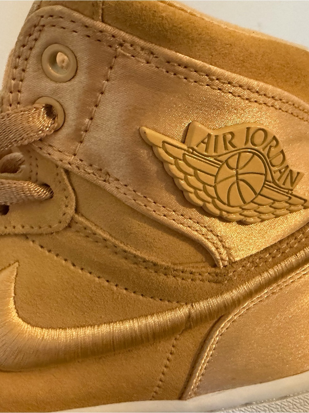 Jordan 1 High Season of Her - Ice Peach - Picture 3 of 7